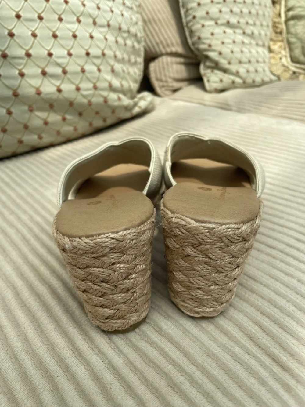 New Tommy Bahama tan shoes